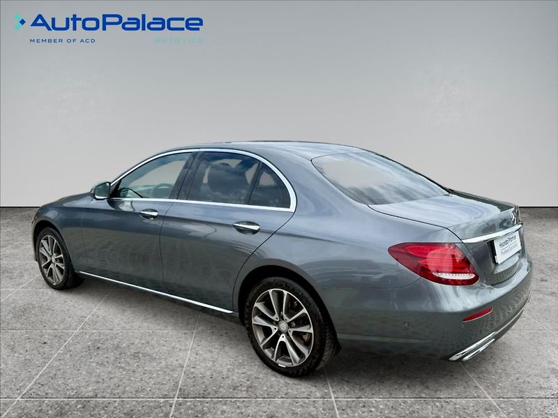 Mercedes-Benz Třídy E 220D TOP STAV 143kW   2,0 - fotka 6 z 14