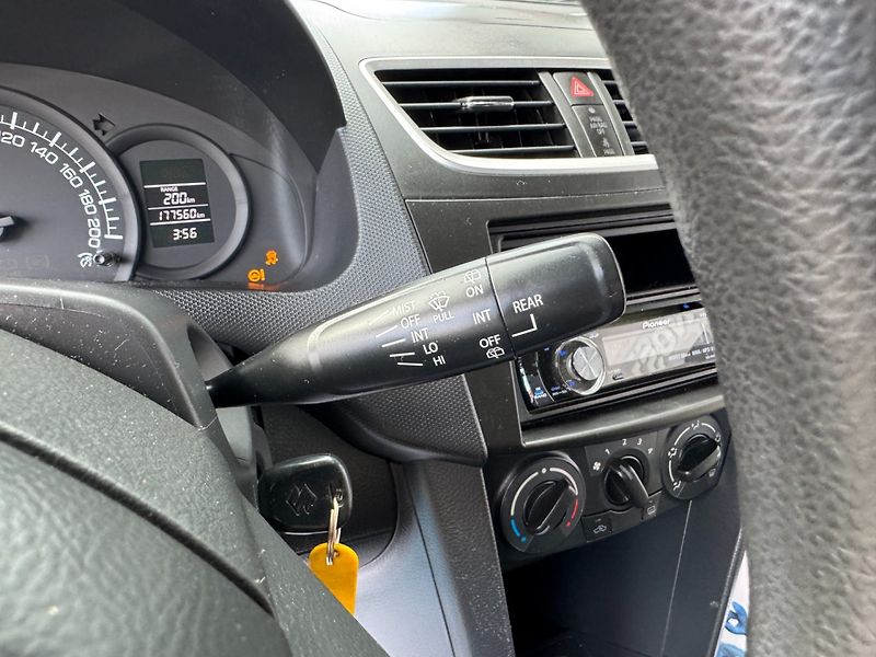 Suzuki Swift (2011) 1.2i - fotka 22 z 28