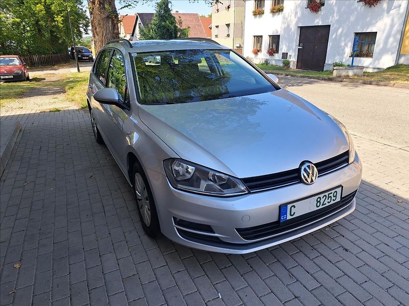 Volkswagen Golf 1,6 TDI Variant - fotka 1 z 45