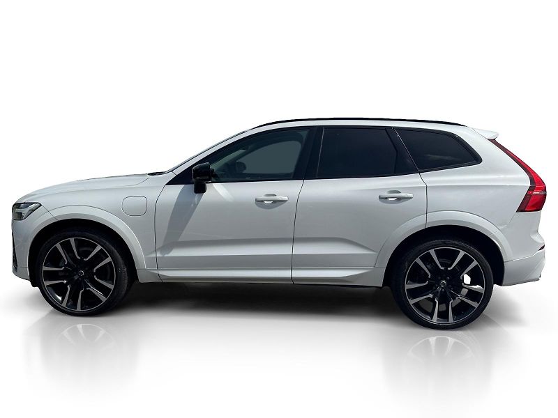 Volvo XC60 T8 AWD ULTIMATE // REZERVACE - fotka 2 z 45