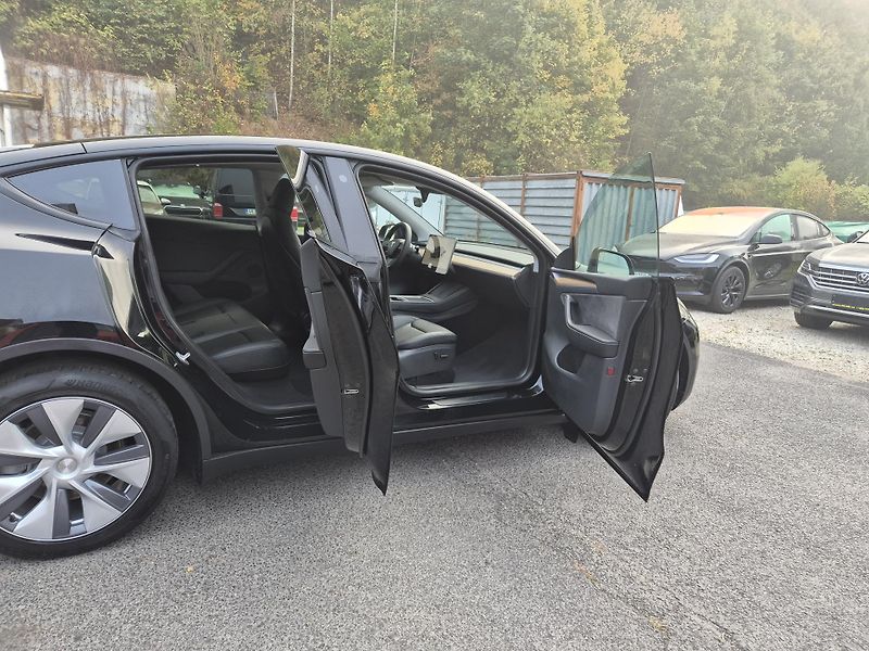 Tesla Model Y LONG RANGE DUAL MOTOR TZ 93,6% - fotka 17 z 48
