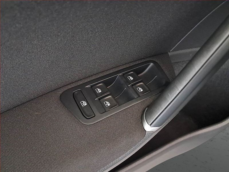 Volkswagen Golf (2017) 1.0 TSI, Tempomat - fotka 15 z 16