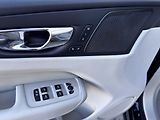 Volvo XC60 FWD B5/vzduch/4*klima/PANO/  - náhled 10