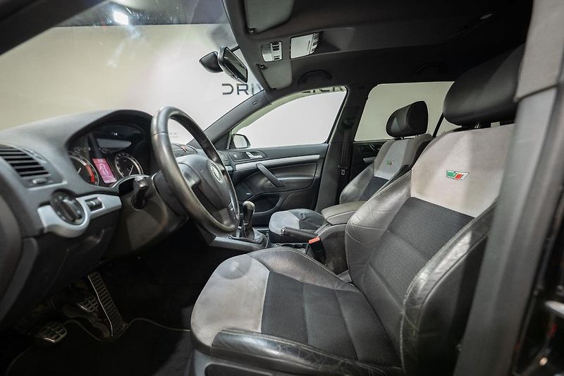 Škoda Octavia 2.0 TDI RS 125 kW - fotka 7 z 32