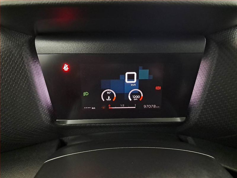 Citroën C4 (2022) 1.2 PureTech, ČR,1.maj - fotka 11 z 24