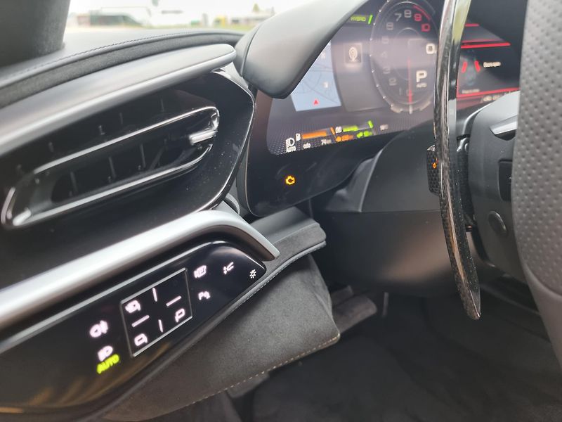 Ferrari 296 GTB (2024) LIFT JBL CARBON RACING ADAS - fotka 15 z 21