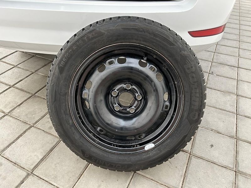 Škoda Fabia 1.0 TSI Active - fotka 25 z 25