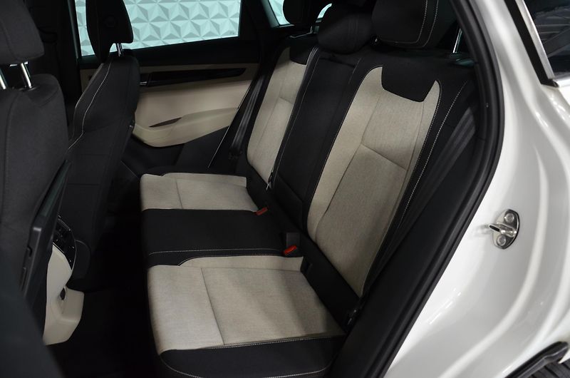 Škoda Karoq (2019) 1.6TDI 85 Style - fotka 18 z 19
