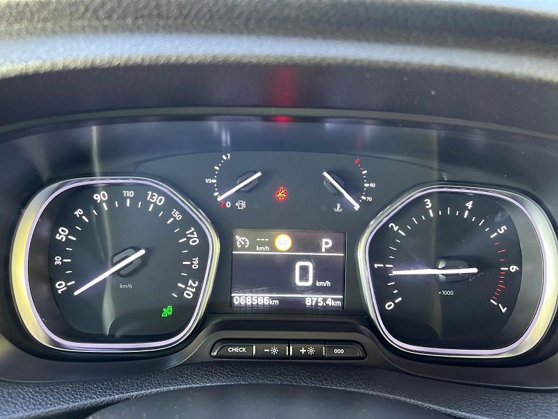 Peugeot Traveller (2021) L2 8MÍST 2.0HDi 130kW TAŽNÝ CZ - fotka 16 z 31