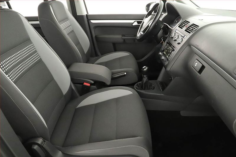 Volkswagen Touran (2014) 1.6 TDI, 7 míst, Navi - fotka 7 z 16