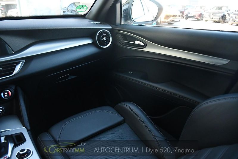 Alfa Romeo Stelvio 2.2D 16V 154kW Veloce AT8-Q4 - fotka 22 z 51