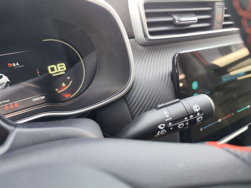 MG ZS 1.5i/78kW Emotion Plus - fotka 27 z 32
