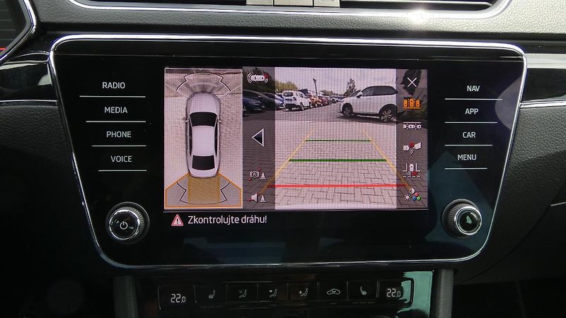 Škoda Superb 2,0 TDI 4x4 140kW L&K - fotka 16 z 30