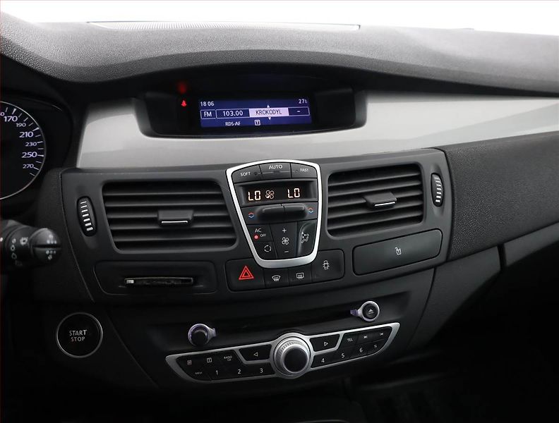 Renault Laguna (2011) 2.0 DCi, po STK, Tažné - fotka 10 z 19