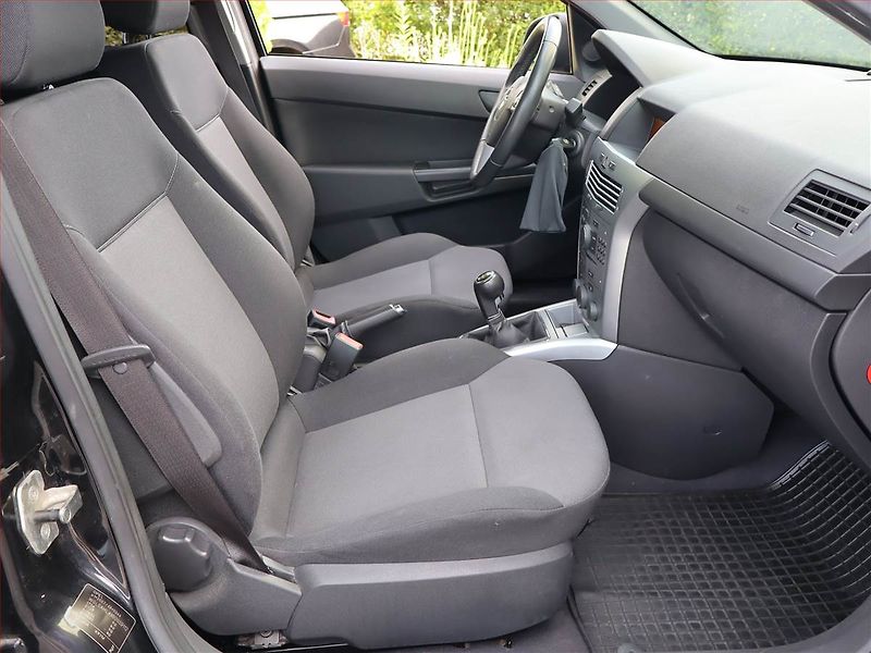 Opel Astra (2011) 1.4 16V, Tempomat - fotka 9 z 14