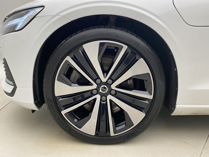 Volvo V60 T6 RECHARGE BRIGHT ULTIMATE - fotka 42 z 57