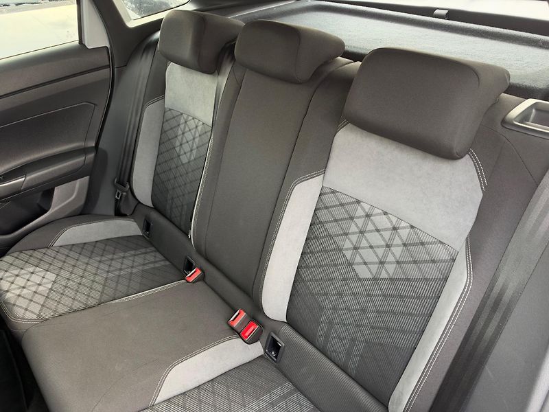 Volkswagen Taigo (2022) 1.5 TSI R-line DSG - fotka 20 z 22
