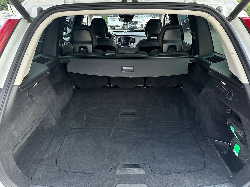 Volvo XC90 (2019) B5 AWD Inscription PANO TZ VZD - fotka 12 z 20