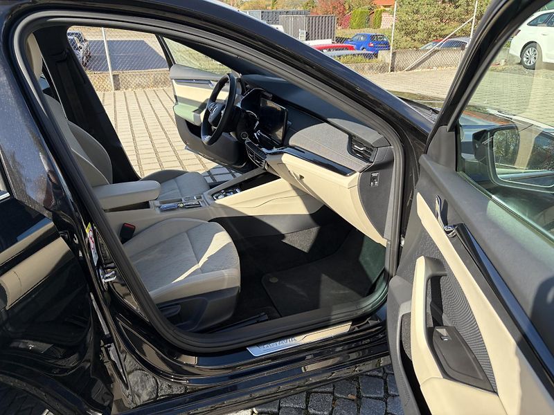 Škoda Octavia (2023) STYLE PLUS iV PLUG-IN-HYBRID - fotka 16 z 33
