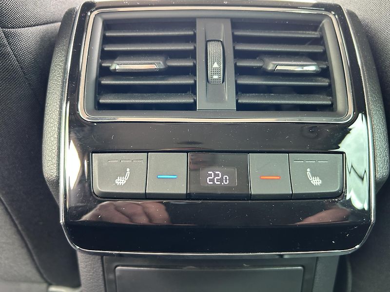 Škoda Superb (2022) 2.0 TDi 110 KW DSG - fotka 17 z 27