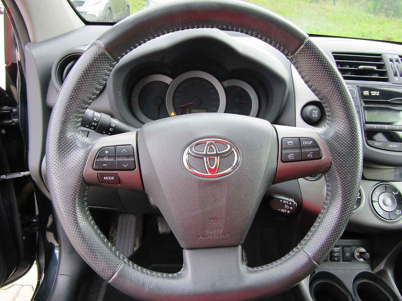 Toyota RAV4 (2011) 2.2D-CAT 4x4, AC - fotka 12 z 14