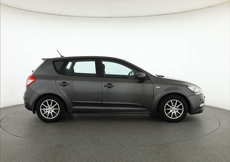 Kia Ceed (2010) 1.4 CVVT, po STK - fotka 6 z 15