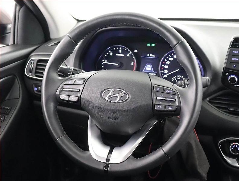 Hyundai i30 (2021) Comfort 1.6 CRDi, Serv.kniha - fotka 16 z 19