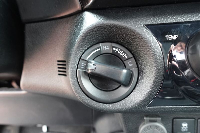 Toyota Hilux 2,8 D4-D Invincible Sport A/T - fotka 23 z 34