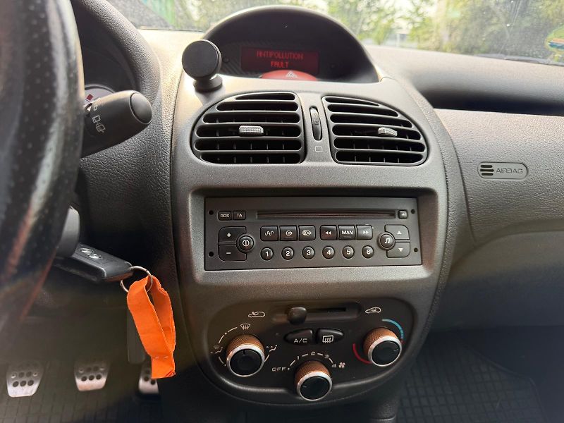 Peugeot 206 1,4i / 55 kW / sada pneu  - fotka 18 z 18