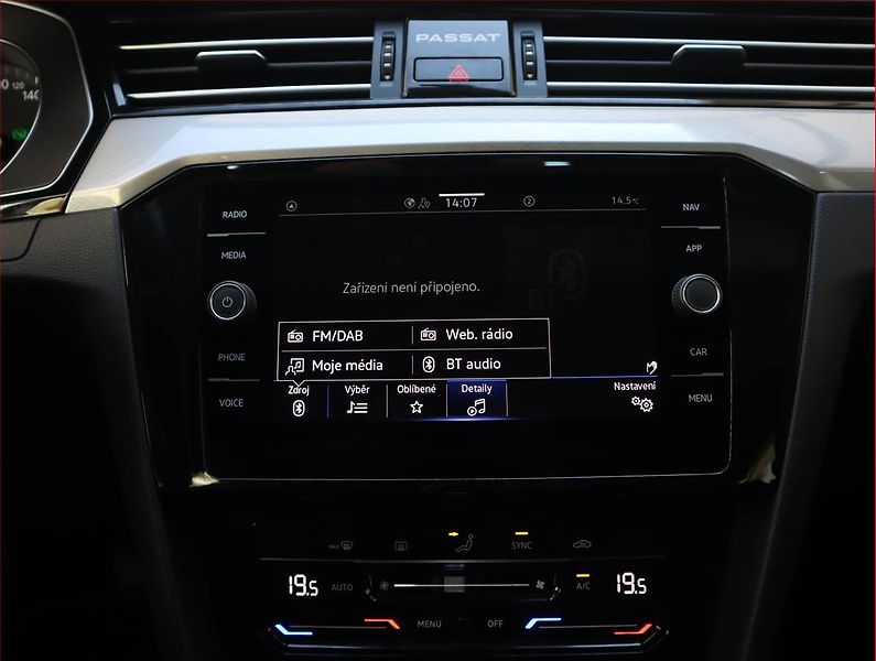 Volkswagen Passat (2021) Business 2.0 TDI, Automat - fotka 20 z 23