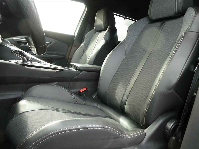 Peugeot 5008 1,6 133kW GT-line AT8,7.míst,D - fotka 34 z 50
