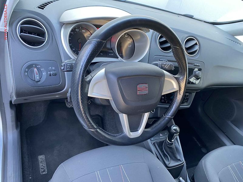 Seat Ibiza (2012) 1.4i, Style, AC, tempo - fotka 12 z 16