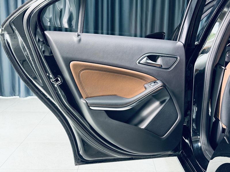 Mercedes-Benz Třídy A (2016) 180D*KAMERA*KEYLESS - fotka 34 z 39
