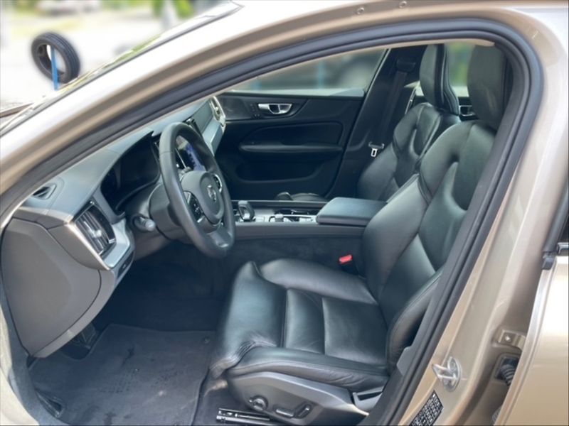 Volvo S60 2,0 B5 Ultimate Dark AWD AT - fotka 7 z 11