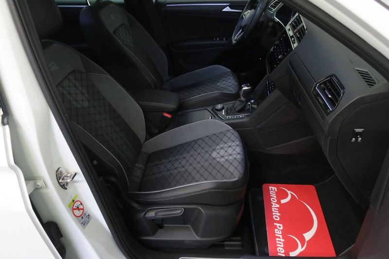 Volkswagen Tiguan (2022) R-line 2,0TDI 147 KW 4M DSG - fotka 39 z 49