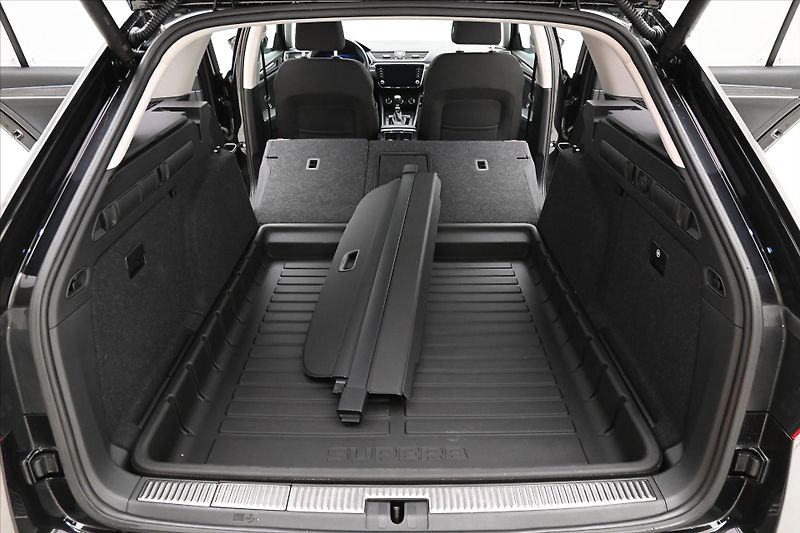 Škoda Superb 2,0 TDI 147 kW DSG STYLE Záruk - fotka 11 z 33