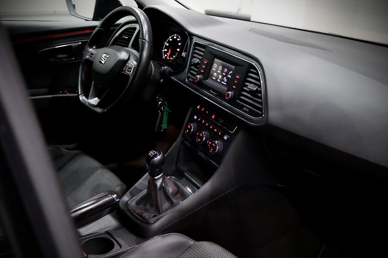 Seat Leon ST 1.4 TSI 92 kW FR - fotka 14 z 35