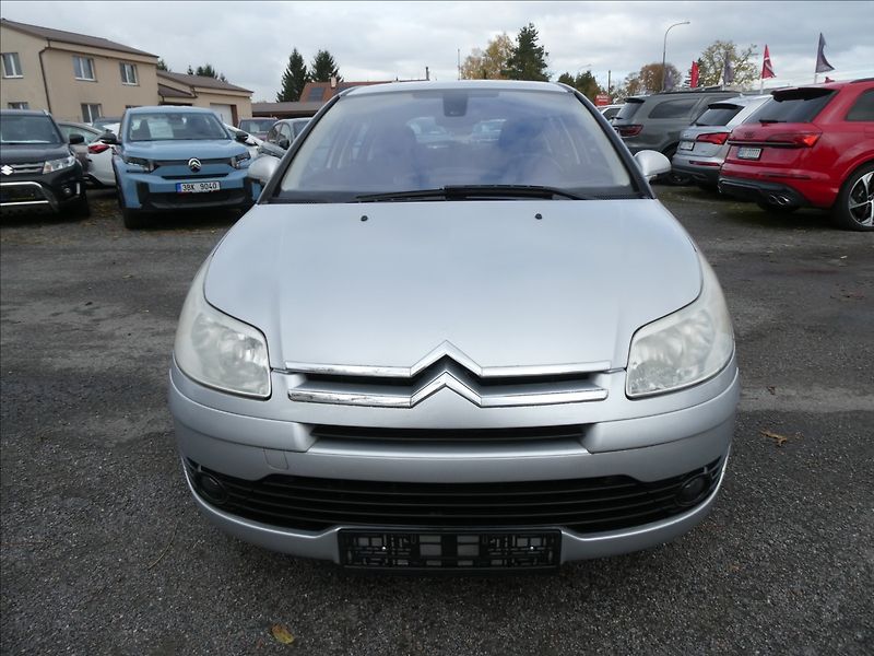 Citroën C4 1,6 i 80kW 2x kola, serviska - fotka 2 z 33