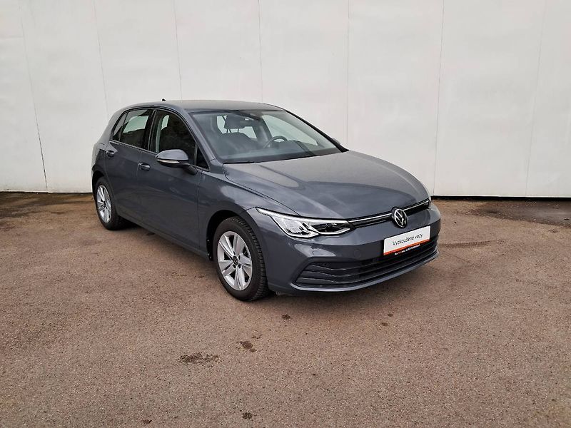 Volkswagen Golf (2023) LIFE 1.0 e-TSI / 81 kW DSG7 - fotka 24 z 27