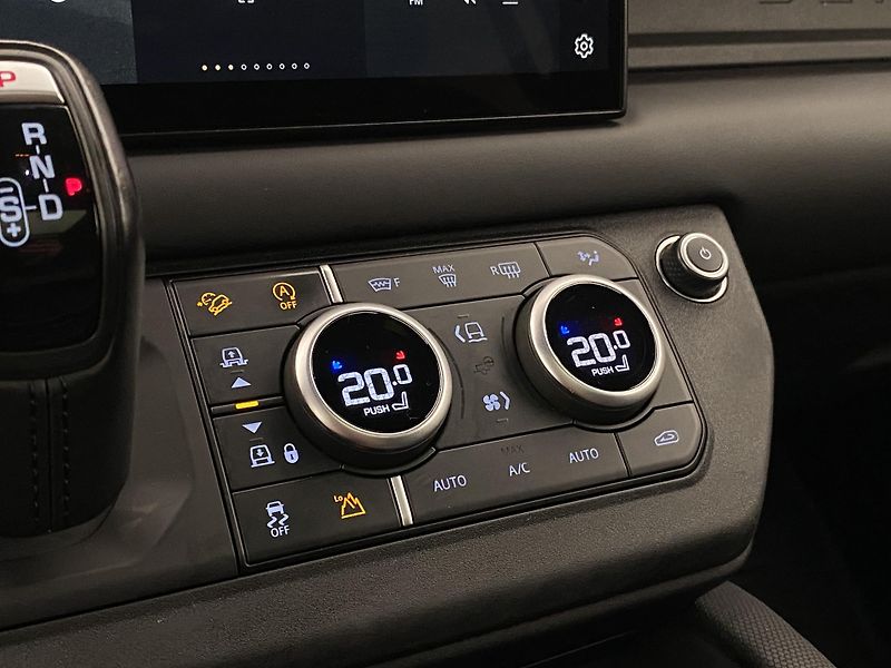 Land Rover Defender 110 P525 V8 EDITION AWD AUT CZ - fotka 27 z 58