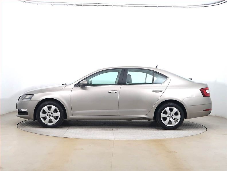 Škoda Octavia (2017) Style 1.6 TDI, Navi, Tempomat - fotka 3 z 16