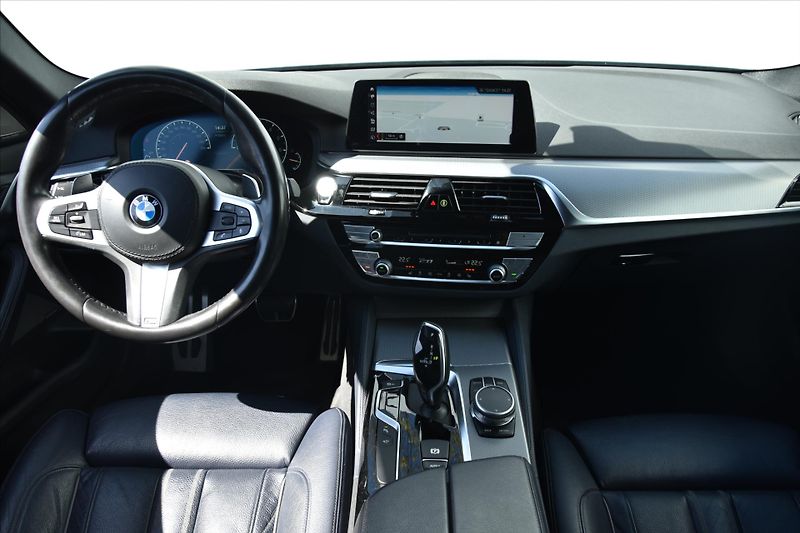 BMW Řada 5 540i xDrive 250kW M PAKET ČR - fotka 13 z 28
