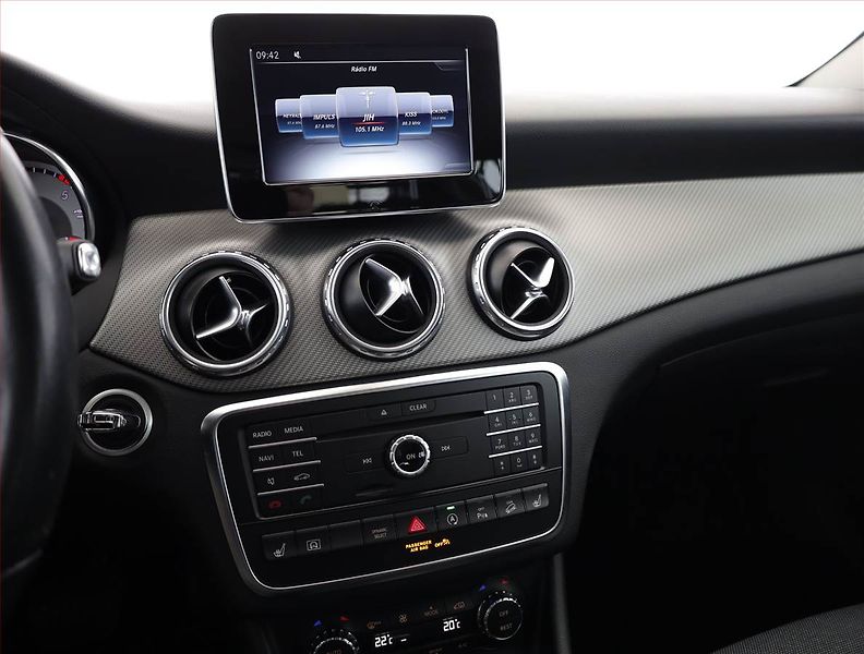 Mercedes-Benz GLA (2016) 200 CDI 4MATIC, 4X4 - fotka 10 z 21