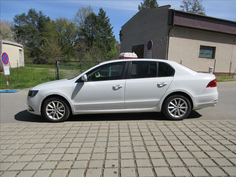 Škoda Superb 2,0 TDi 103 Kw, Xenon, Vyhř. N - fotka 6 z 28