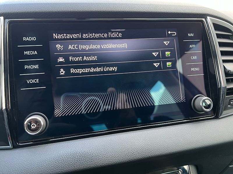 Škoda Karoq (2022) 2.0TDi Style+! Tažné! ČR+1.maj - fotka 35 z 42