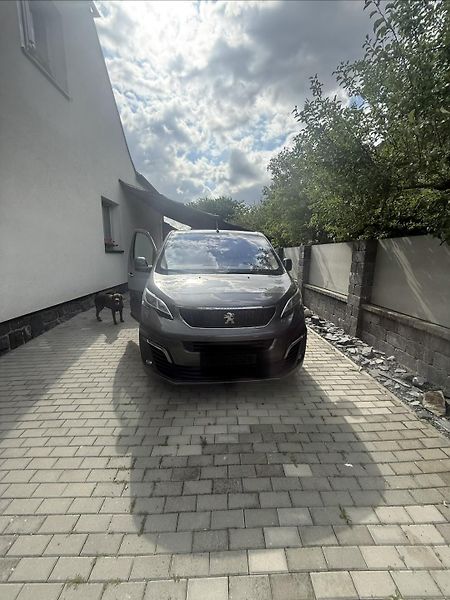 Peugeot Traveller (2019) - fotka 2 z 7
