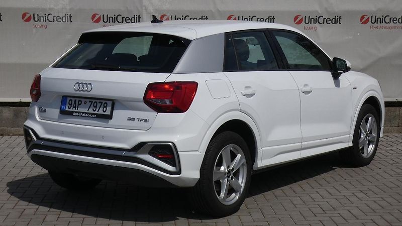Audi Q2 1,5 TFSI S-line S-tronic - fotka 3 z 21