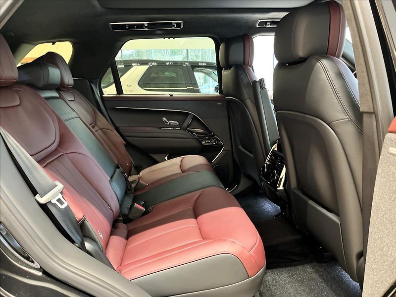 Land Rover Range Rover Sport (2026) 3,0 D350 AUTOBIOGRAPHY SWB - fotka 36 z 39