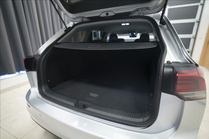 Volkswagen Golf 1,5 TSI KEYLESS KAMERA VÝHŘEV - fotka 41 z 42