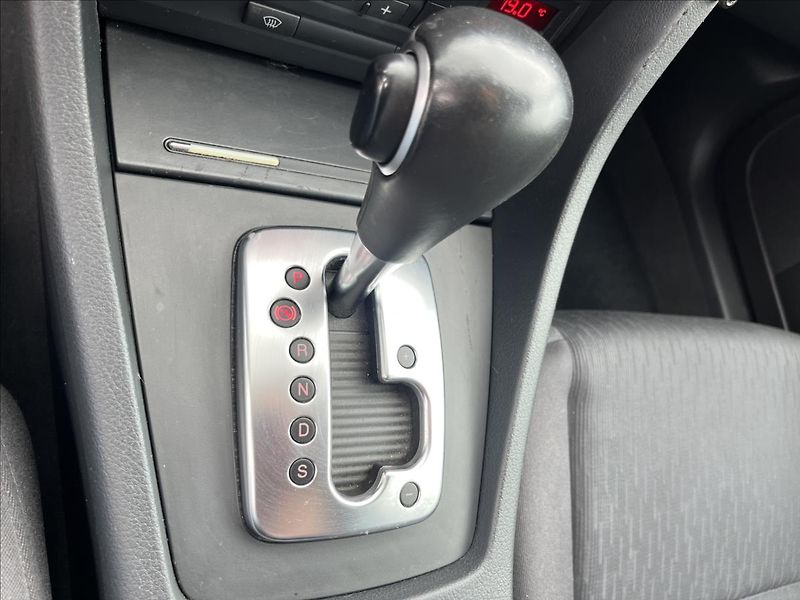 Audi A4 Avant 2,0 TDi 103 KW AUTOMAT K - fotka 19 z 36